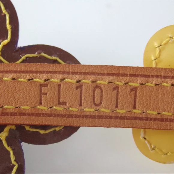 Authentic Louis Vuitton Flower Lexington Vernis Choker Bracelet - Picture 10 of 11